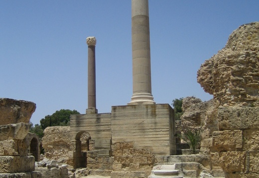 Carthage - Colonne supportant une voûte des thermes d'Antonin