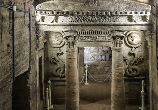 Alexandrie - Entrée de la tombe principale des catacombes