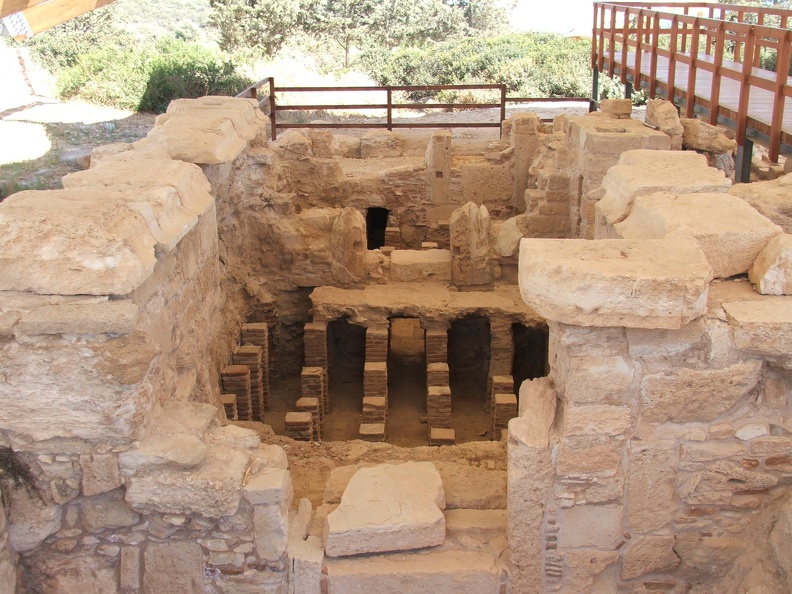 Kourion, hypocauste de la maison d'Eustolios.JPG