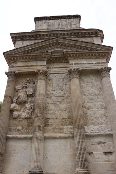 Orange, l’arc de triomphe, façade latérale ouest.jpg