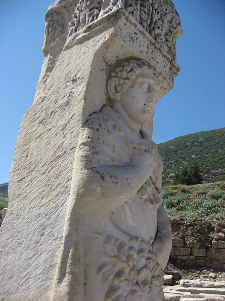 Éphèse, Porte d’Héraclès  Hercule.jpg