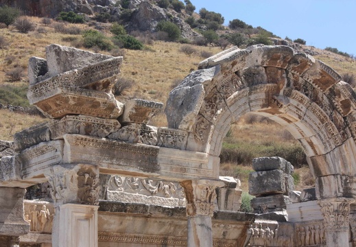 Éphèse - Temple d’Hadrien 1