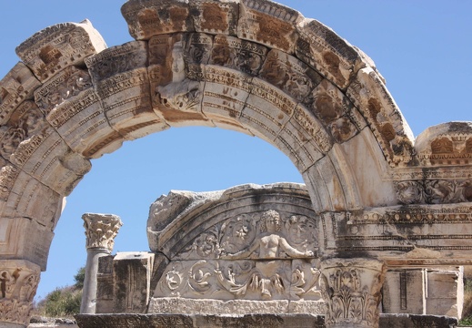 Éphèse - Temple d’Hadrien 2