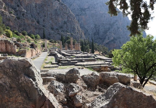 Delphes - Le temple d'Apollon - Vue arrière