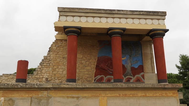 Knossos la fresque du taureau chargeant .jpg
