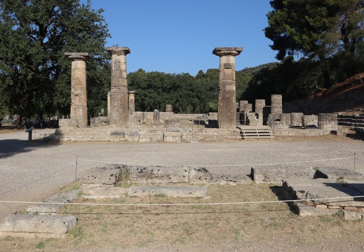 Olympie - L'autel devant le temple d'Héra