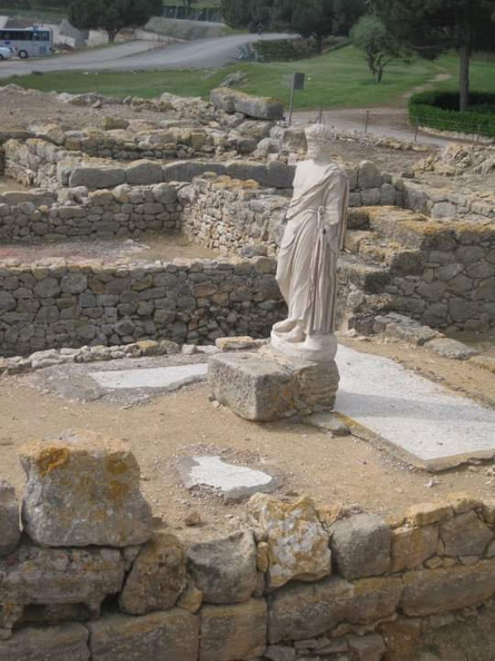 Emporiae, statue d'Asclépios.jpg