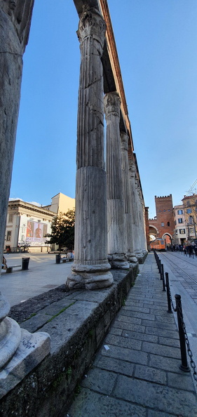 Milan, colonnes de Saint-Laurent .jpg