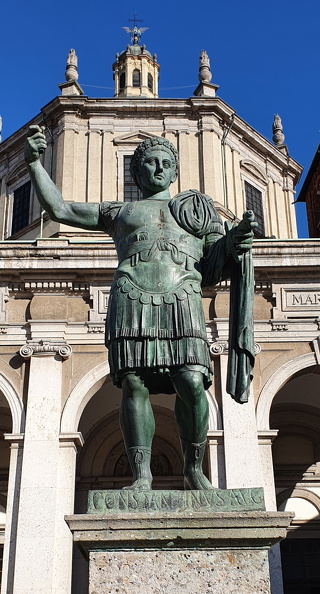 Milan, statue de Constantin.jpg