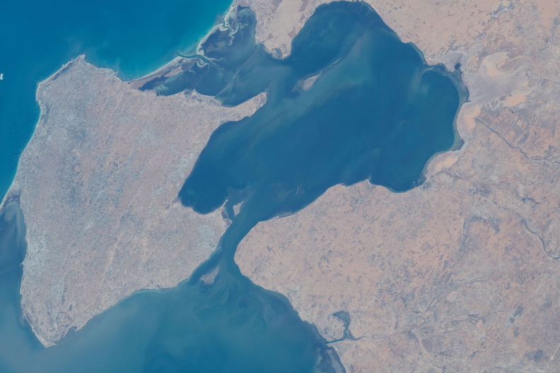 Ulysse, l'île de Djerba vue satellite.jpg