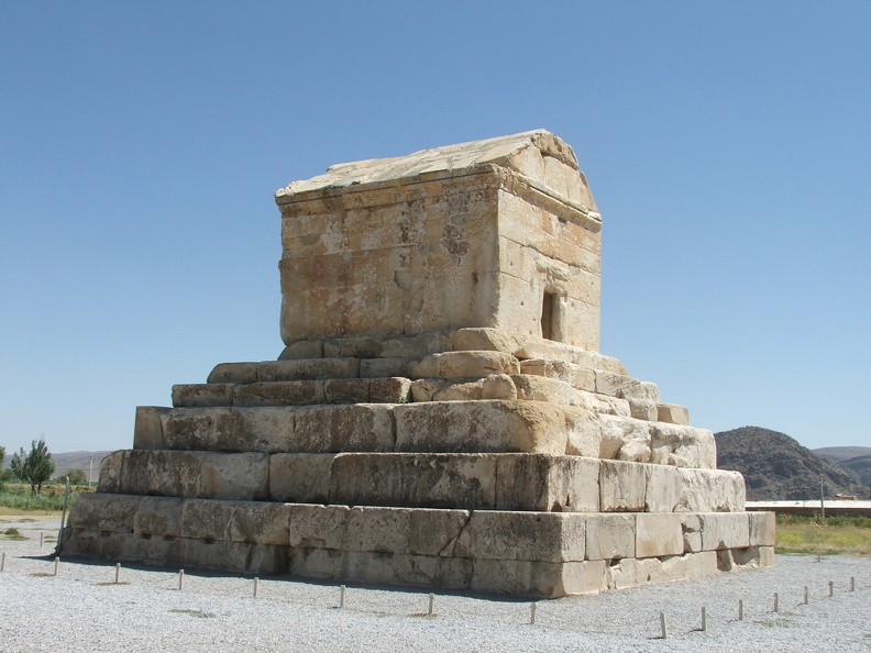 Pasargades le tombeau de Cyrus II.JPG