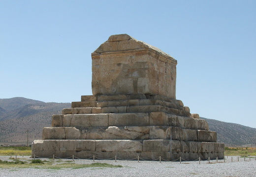 Pasargades - La vue arrière du tombeau de Cyrus II