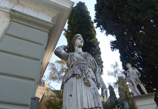 Achilleion de Corfou - Artémis au pied de l'escalier des dieux