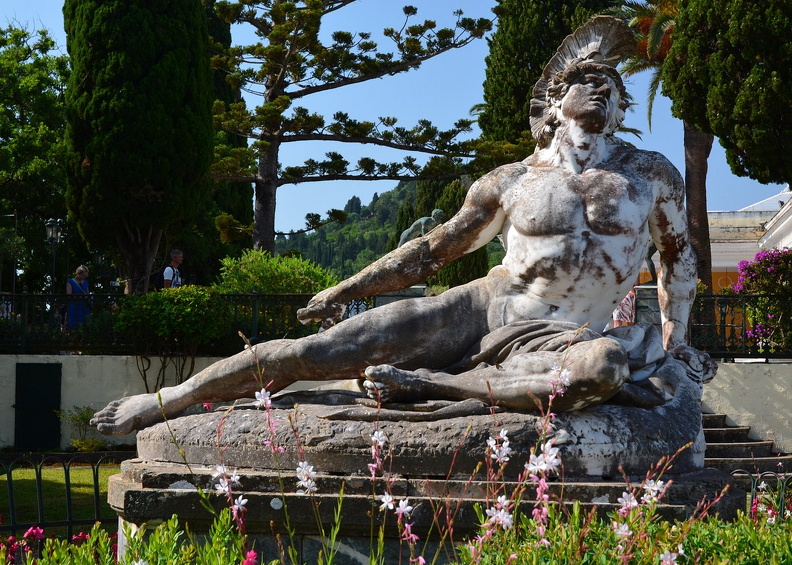 Achilleion de Corfou, statue d'Achille mourant.jpg