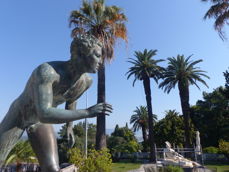 Achilleion de Corfou, statue d'athlète.JPG