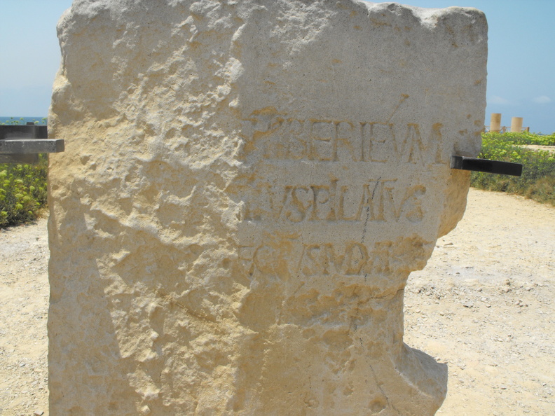 Césarée, l’inscription de Ponce Pilate (fac-similé).JPG