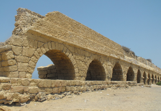 Césarée, l'aqueduc