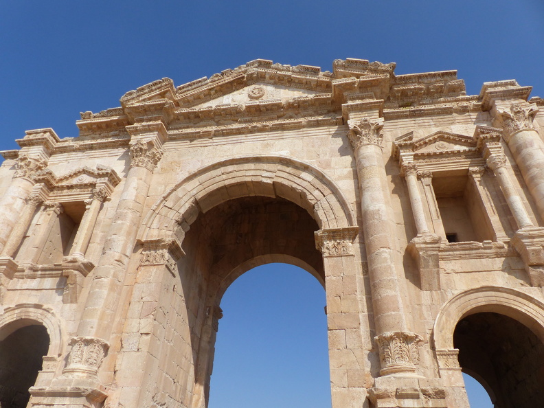 Jerash, l’arc d’Hadrien.JPG
