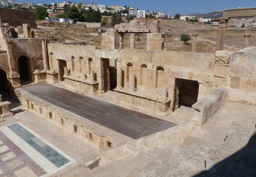 Jerash, mur de scène du théâtre nord 