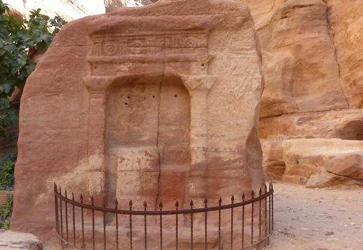 Petra, bétyles dans leur niche