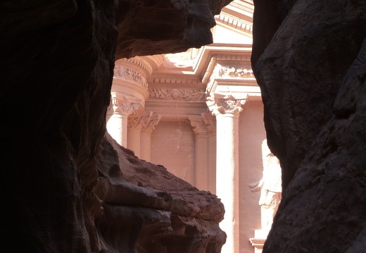 Petra, la Khazneh entre les falaises du Sîq