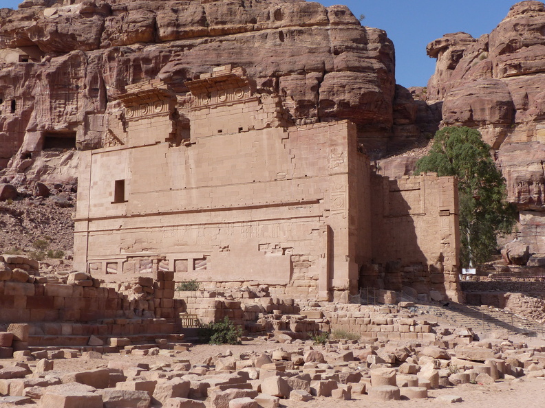 Petra, le Qasr el Bint.JPG