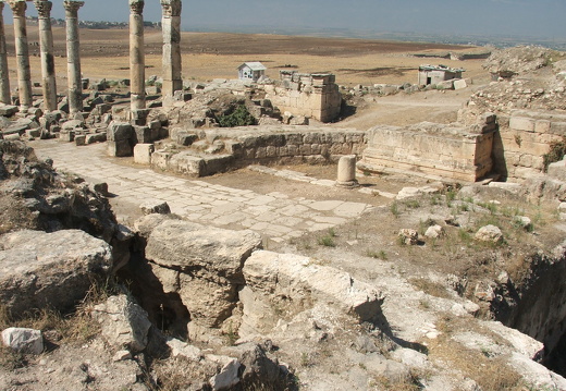 Apamée, monument honorifique à la porte nord