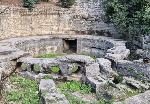 Nîmes, bassin du castellum aquae