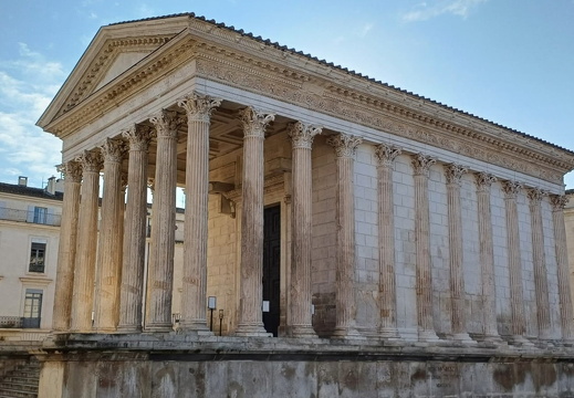 Nîmes