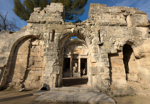 Nîmes, le temple de Diane