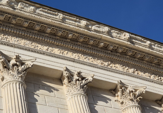 Nîmes, le temple romain, détail
