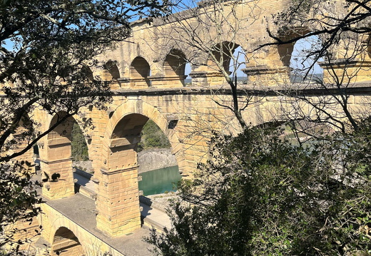 Pont du Gard, les trois rangées d'arches