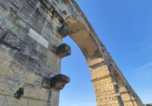 Pont du Gard, boutisses du Pont du Gard