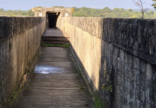 Pont du Gard, canalisation de l'aqueduc