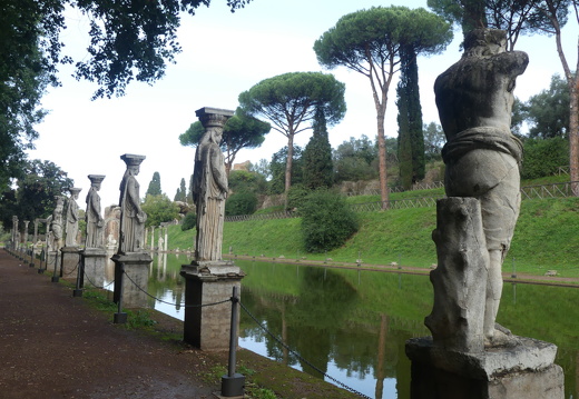 Tivoli, villa d'Hadrien, cariatides