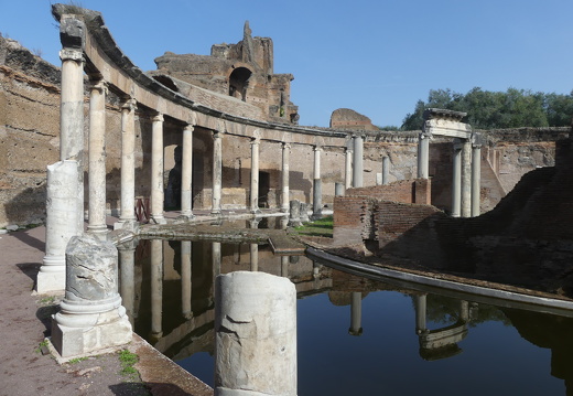 Tivoli, villa d'Hadrien, théâtre maritime