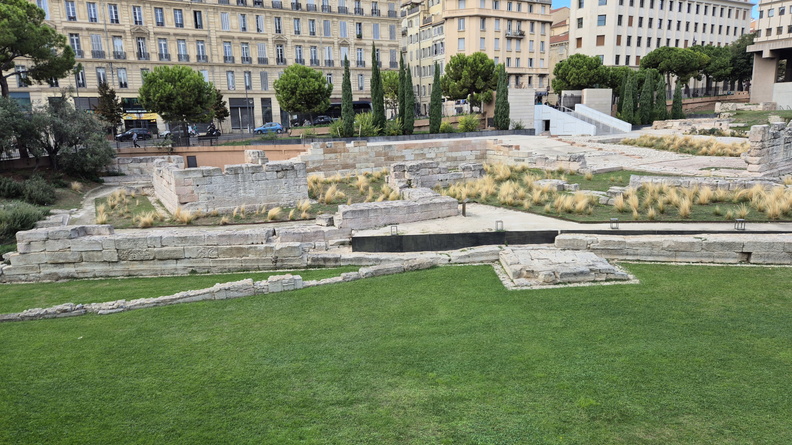 Marseille, vestiges des tours défensives.jpg