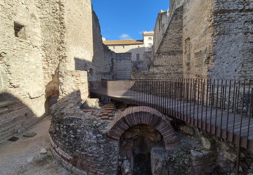 Arles, foyer d'hypocauste dans les thermes