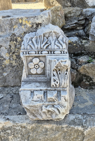 Arles, élément décoratif du mur de scène .jpg