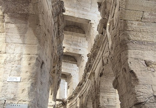 Arles, galerie extérieure de l'amphithéâtre