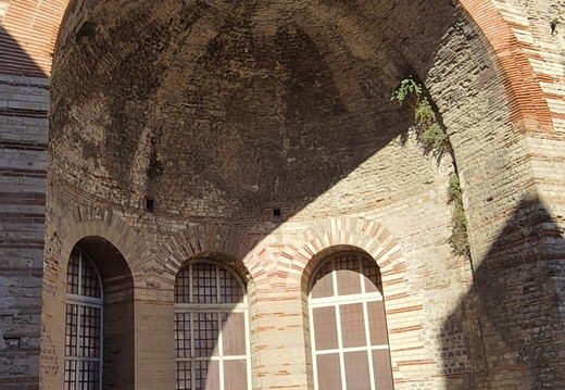 Arles, tepidarium des thermes de Constantin Ier