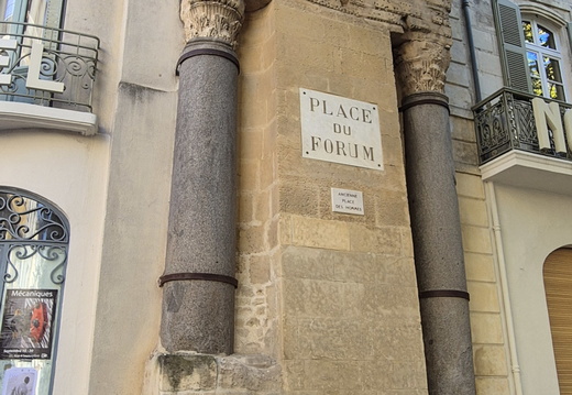 Arles, vestiges du forum