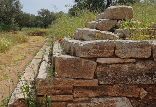 Aptera, angle du théâtre rectiligne